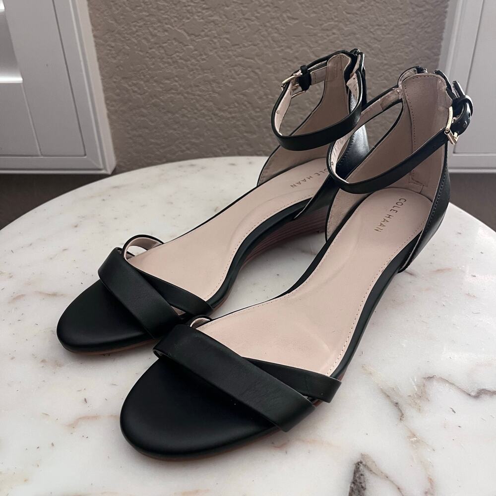 Cole Hahn Black Leather Wedge Heel Sandal Crisscross Straps Low Heel Wood 8.5